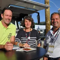 De gauche à droite : Hervé Platon, animateur, Marianne Orlianges, responsable de la filière viande chevaline à Interbev et Guy Arestier, président de