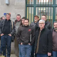 Une partie de la délégation syndicale après sa rencontre avec le député Jean-Baptiste Moreau et le préfet Philippe Chopin.