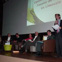 De droite à gauche : Henri Plauche Gillon (FPF), Marc Horvat (Région Limousin), Philippe Piveteau (Scieries Farges), Christian Ribes (Boislim), Lionel