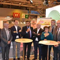 Les représentants des organisations signataires.