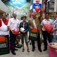 De gauche à droite : Claude Nicolet, boucher, Xavier Nicolle, Interbolim, Christine Boubet, la gagnante, Michel Ensergueix, Limousin Promotion, Vincen