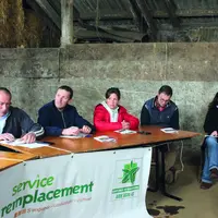 De gauche à droite :  Aymeric Soleilhac  président du Service de Remplacement, Fred Pélisse président de Aide Agri 43, Laurine Rousset présidente de l