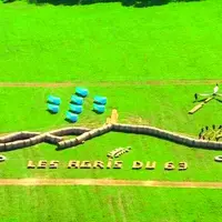 Tour de France : La fresque réalisée par les agriculteurs de la FNSEA63 et JA63 à Ballot sur la commune de La Goutelle, était une représentation génér