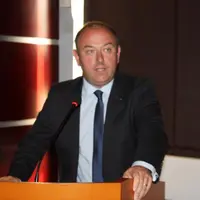 Sénat
«T’avoir au Sénat, c’est une chance. Tu sauras défendre la "On ne tirera que des avantages de tes nouvelles responsabilités" a indiqué Michel C