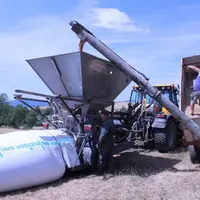 Le chantier avance au rythme de 10 m de boudin à l’heure.