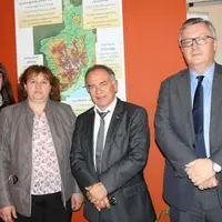 De gauche à droite : Léa Geneix chargée de mission au Sidam, Christine Valentin, présidente de la Chambre d’agriculture de Lozère et Eric Andrieu, pre