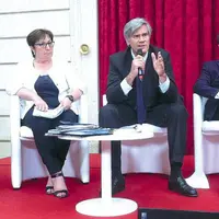 Stéphane Le Foll et Manuel Valls présentent le plan de soutien à l'élevage, en présence de Matthias Fekl,
secrétaire d'État au Commerce extérieur et