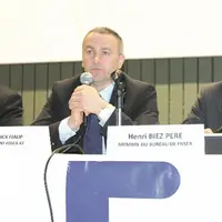 Henri Bies-Péré au côté de Thierry Cubizolles, secrétaire général FDSEA et de Yannick Fialip, président FDSEA.