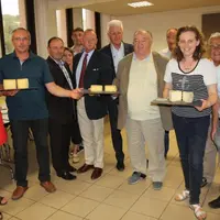 Producteurs et membres de la confrérie de l’artisous ont présenté leur nouveau papier d’emballage.