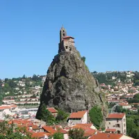 Le Rocher d'Aiguilhe, un des volcans sous-lacustre du bassin du Puy