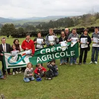 Les organisateurs de cette fête devant le troupeau de Pascal Crespy.