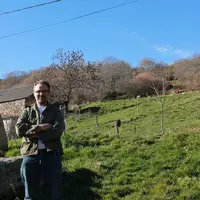 Dominique Laffont est éleveur à Antraygues commune de La Rochette en Ardèche. Il est chasseur, trésorier de son ACCA. Il est aussi vice-président de l