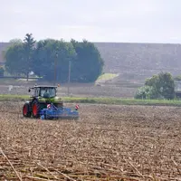 En dix ans, le prix des terres agricoles en France a augmenté en moyenne de 32,8 %, et il a doublé depuis 1996.