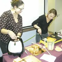 Crêpes fourrées ou croque-monsieurs au fromage seront au menu, de quoi se réchauffer après une journée sur les pistes de ski.