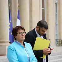 Christiane Lambert, présidente de la FNSEA, et Jérémy Decerle, président de Jeunes Agriculteurs, dans la cour de l’Elysée après leur rencontre avec le