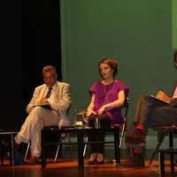 Chantal Jouanno entourée de ses grands témoins et de Laurent Wauquiez.
