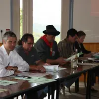 Laurent Wauquiez secrétaire d’état à l’Emploi, J.Marc Fargier Maire de Freycenet Latour, Bernard Bonnefoy président, Yannick Pochelon animateur et Ros