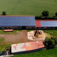 Panneaux photovoltaïques sur toits de bâtiments agricoles, secteur Cayre-Pradelles