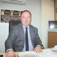 Laurent Duplomb dans le bureau de sa permanence.