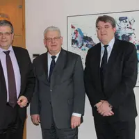 Gérard Ouvrier-Buffet, Marcel Eymaron et Pierre Vallayer ont dressé le bilan des activités de la caisse régionale ; une caisse en bonne santé.