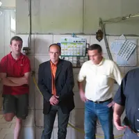 La conférence de presse s'est déroulée mercredi 4 août 2010 à St Jean de Nay sur l'exploitation de la famille Pélisse.