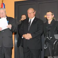 Jean Boyer sénateur a remis cette distinction à Gilbert Bros lors d'une cérémonie conviviale à Lamothe.