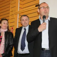 Yannick Fialip à côté de son épouse Séverine et de Thierry Cubizolles.