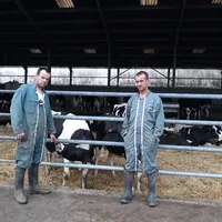 Yannick et Frédéric Salgues sont inquiets pour la santé de leur troupeau.