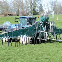 L’épandage sans tonne est adapté à l’épandage de digestat riche en ammoniac (matériel de la Cuma l’Ain Compost)
