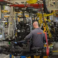 Chaîne de montage des tracteurs Claas au Mans : un tracteur produit toutes les 13 minutes.