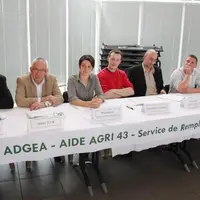 Les responsables du Service de Remplacement, de l’ADGEA et d’Aide Agri 43 avec le président de la FDSEA.