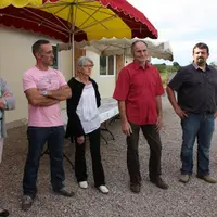 Les associés de la SARL«Paysans Bio d’Auvergne» lors de l’inauguration de leur atelier de découpe et de transformation de viandes.