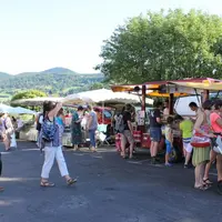 Sur le Marché des Producteurs de Pays on fait le plein de produits agricoles ou artisanaux locaux.