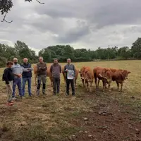 Les organisateurs de l'événement avec Julien Michel et ses animaux qui participeront à la journée allaitante  à St Paulien.