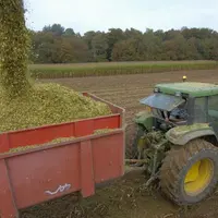 Manipulation du matériel, travail sur silo et conduite sur route doivent être effectués avec prudence.