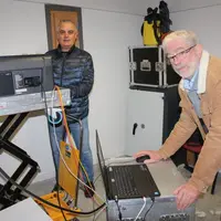Le président de l’association Cinévasion, Gérard Berger ‘(à gauche), avec l’un des bénévoles de St Paulien Didier Blazy.