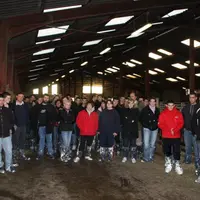 Tous les candidats réunis dans la stabulation du Gaec du Roitelet.