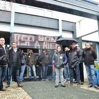 Devant les locaux de l’ASP, la mobilisation d’agriculteurs de l’Allier, du Cantal, de la Haute-Loire et du Puy-de-Dôme.