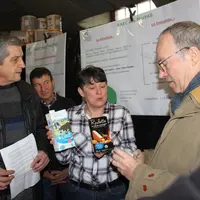 Dominique Barrau et Christine Vazeille présentent la gamme des produits Montlait qui font la «fierté» des producteurs adhérents. 