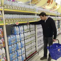 Le ministre de l’économie s’attaque à la guerre des prix à laquelle se livrent les enseignes.