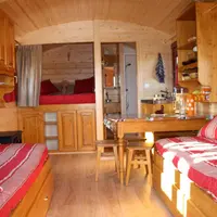 Des roulottes tout confort pour des vacances originales au contact de la nature et de l’agriculture, à Chomelix.