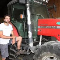 Bastien Hugoni près de son taureau.