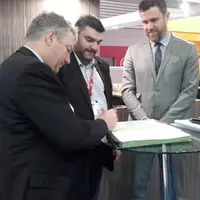 Le Crédit Agricole -la banque d’installation de huit agriculteurs sur dix- vient de signer avec JA, un nouveau dis- positif d’accompagnement personna