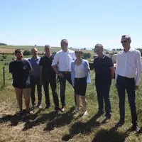 Les associés du Gaec des Thuyas avec Dominique Barrau et l'équipe achats marketing de Lidl France.