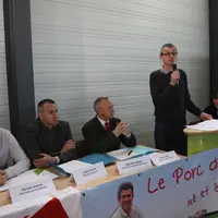 Eleveurs, acteurs de la filière porcine, élus, représentants de l’Etat, banquiers et lycées agricoles ont participé à la journée porcine.