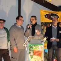 Les associés du Gaec des Capitoliens (Marcel et David Mallet) avec les responsables de la filière des Volailles Fermières de l’Ardèche.