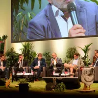 Vincent Touzot (JA), Arnaud Petit (Copa-Cogeca), Olivier Masbou (animateur de la table-ronde), Eric Andrieu (député européen), Jannes Maes (Vice-prési