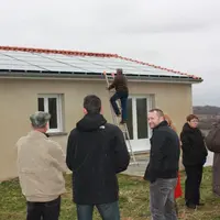 Une cinquantaine de personnes, agriculteurs ou non, sont venues à la porte ouverte.Elles se sont montrées à la fois curieuses et intéressées.