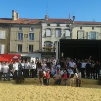 Des agriculteurs heureux et fiers, et la nouvelle génération en marche.
