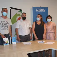 Alain Boudet et Yannick Fialip avec Nathalie Castex et Agnès Besson d'Enedis, lors de la signature de la convention.